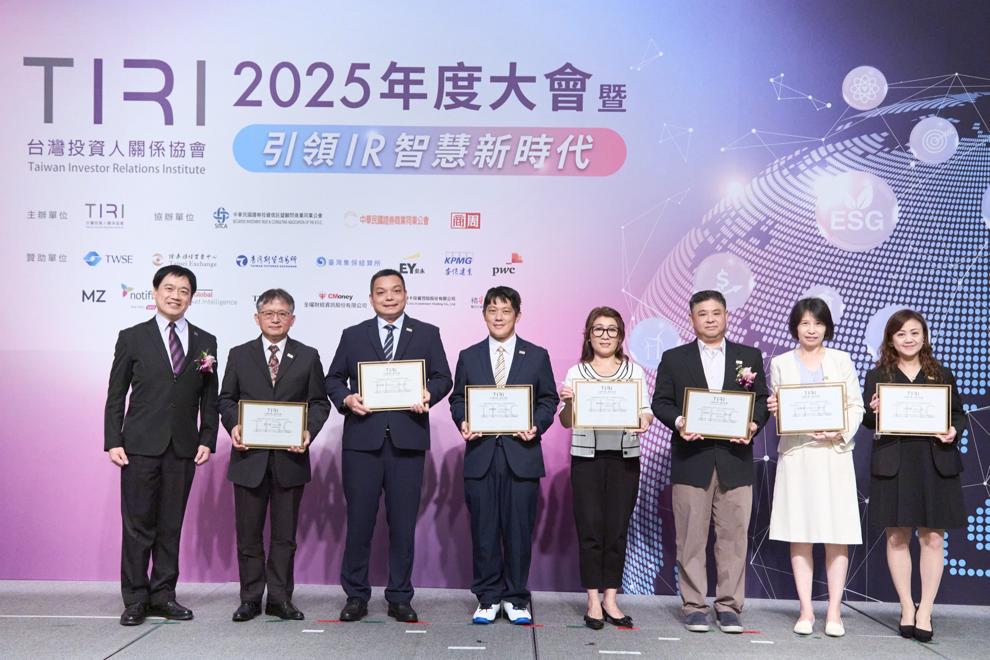 TIRIC 第一屆學員授證合影
